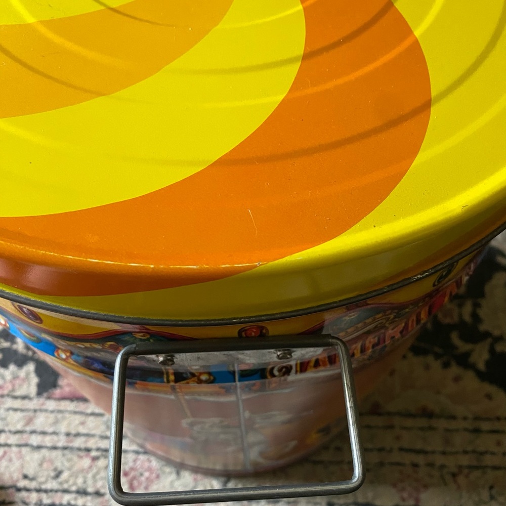 Gorgeous RARE Vintage Mari Pritchard Collector’s Carousel Bertel’s Can Co Tin - Picture 9 of 12